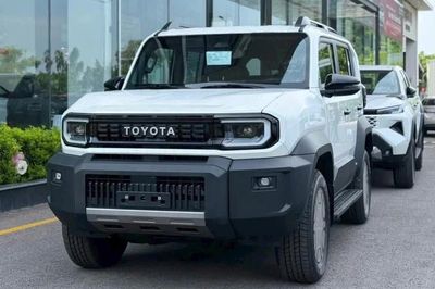 Toyota Land Cruiser FJ về đại lý, giá chưa tới 1,2 tỷ đồng