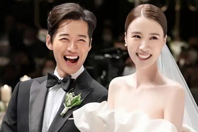 Vợ diễn viên Nam Goong Min vừa sinh con trai
