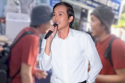 Xôn xao clip NSƯT Hoài Linh mang balo đi giữa chợ, thái độ khán giả xung quanh gây ngỡ ngàng