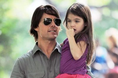 Con gái Tom Cruise cắt đứt mối liên hệ pháp lý với cha ruột