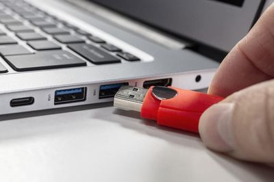 Hướng dẫn cách làm sạch cổng USB mà không làm hỏng thiết bị