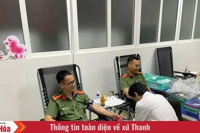 Thành viên Câu lạc bộ Ngân hàng máu sống Công an tỉnh kịp thời hiến máu cứu người