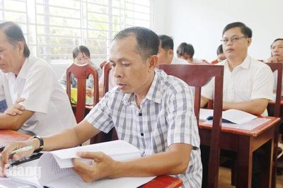 Bồi dưỡng kiến thức dân tộc tại hai xã Châu Phong và Vĩnh Hậu