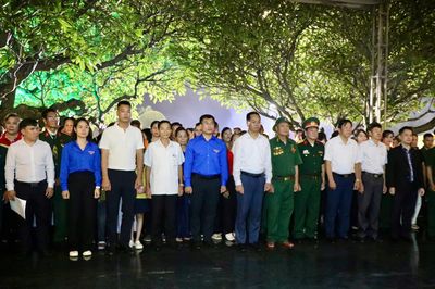Thắp nến tri ân Anh hùng liệt sĩ