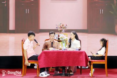 Tôn vinh gia đình tiêu biểu khu vực phía Nam