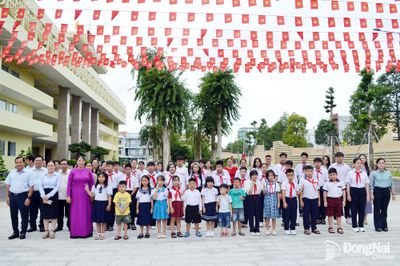 Ban Tuyên giáo và Dân vận Thành ủy tuyên dương con cán bộ, công chức 'Học giỏi - Sống tốt'