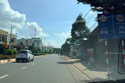 Nhiều tuyến đường ở khu vực Pleiku cắm biển báo giới hạn tốc độ 30 km/h