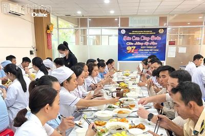 Công đoàn cơ sở Bệnh viện Đa khoa Khánh Hòa tổ chức 'Bữa cơm công đoàn'