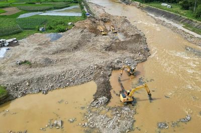 Chạy đua với thời gian, đẩy nhanh tiến độ công trình kè suối Thia