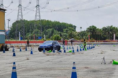 Bridgestone Potenza Adrenalin RE005 trên Volkswagen Golf R Performance có gì mới