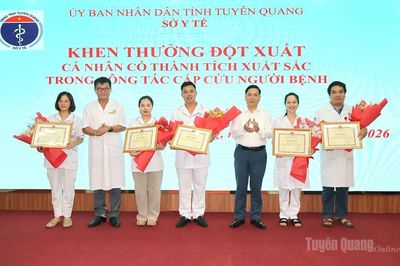 Biểu dương 5 cán bộ y tế Tuyên Quang kịp thời cứu sống du khách bị đuối nước