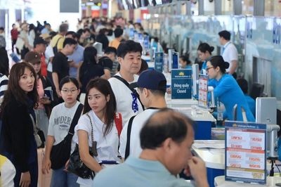 Khách qua cảng hàng không vượt 76 triệu lượt, quốc tế tiếp tục bứt phá