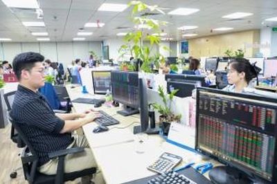 Chứng khoán ngày 28/7: Lực cầu bắt đáy trở lại, VN-Index đảo chiều tăng điểm