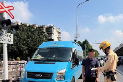 Hà Nội: Giữ vững tuyến đường 'Ba nhất', xử lý nghiêm xe dừng, đỗ trái phép
