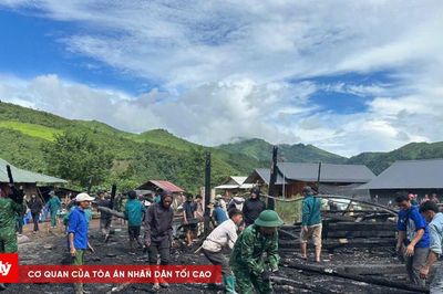 Bộ đội biên phòng hỗ trợ gia đình bị cháy nhà ở xã biên giới Lai Châu