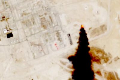 Houthi tuyên bố tập kích hạ tầng dầu mỏ của Arab Saudi