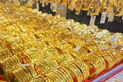 Giá vàng quay đầu giảm, nhiều người xếp hàng bán vàng