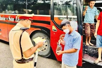 Phú Thọ: Phát hiện, xử lý 3 xe khách chở quá số người quy định
