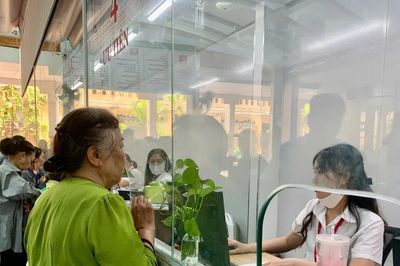 Được hưởng quyền lợi, bệnh nhân khám trái tuyến tăng mạnh