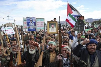 Houthi lại dọa 'khóa' Biển Đỏ, liệu thế giới có đường vòng?