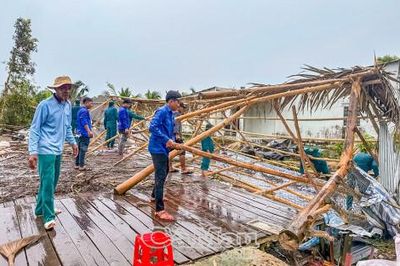 Xã Đá Bạc khẩn trương hỗ trợ 27 hộ dân có nhà bị thiệt hại do lốc xoáy