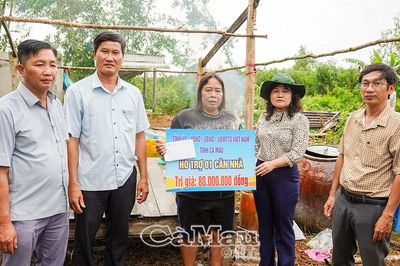 Kịp thời hỗ trợ người dân xã Đá Bạc bị thiệt hại do dông lốc