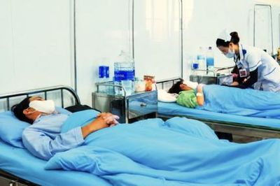 Hơn 80 người ngộ độc thực phẩm sau khi ăn bánh mì tại 1 cơ sở ở Lâm Đồng