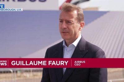 Boeing và Airbus hoãn cuộc đua máy bay mới, ưu tiên giao đơn hàng