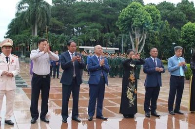 Lãnh đạo tỉnh Đắk Lắk dâng hương, viếng Nghĩa trang Liệt sĩ nhân kỷ niệm 79 năm Ngày 27/7