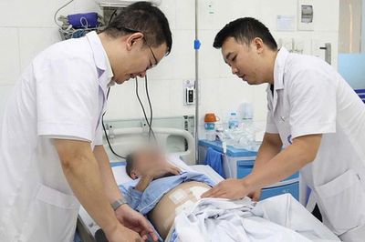Cụ ông thủng ruột sau bữa canh cá, bác sĩ cảnh báo biến chứng nguy hiểm
