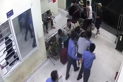 Kịp thời cứu sống hành khách 72 tuổi có dấu hiệu đột quỵ trên tàu SE2
