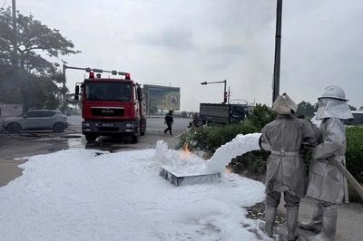 Thực tập phương án chữa cháy, cứu nạn cứu hộ quy mô tại các cửa hàng kinh doanh xăng dầu