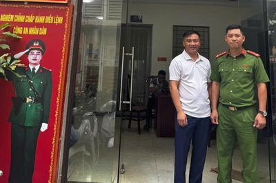 Công an phường Bạch Mai giúp người dân nhận lại 950 triệu đồng do chuyển khoản nhầm