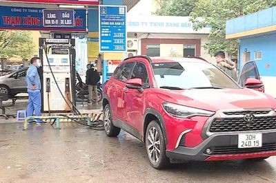 Đề xuất doanh nghiệp tự quyết định giá bán lẻ xăng dầu