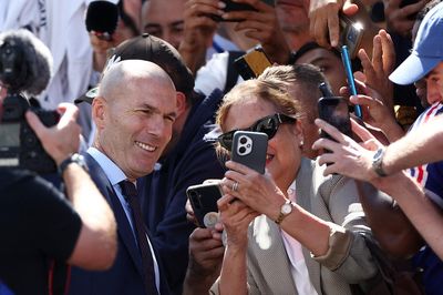 CĐV Pháp phát cuồng vì Zidane