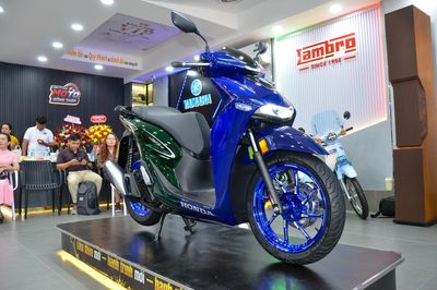 Honda SH150i nhập Italy lạ mắt với dàn áo 2 màu, giá từ 235 triệu đồng