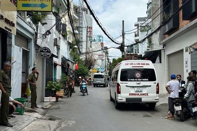 Người đàn ông tử vong trong phòng trọ ở TP.HCM