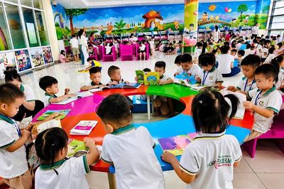 Ươm mầm tình yêu sách từ những trang đầu đời