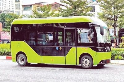 Quảng Ninh đưa đón học sinh đến trường bằng xe buýt điện