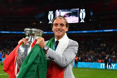 Roberto Mancini trở lại dẫn dắt đội tuyển Italia, tiếp tục làn sóng thay huấn luyện viên của các đội tuyển lớn