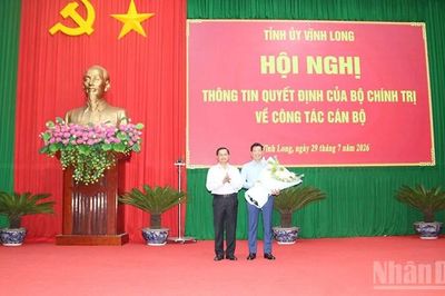 Vĩnh Long thông tin quyết định của Bộ Chính trị về công tác cán bộ