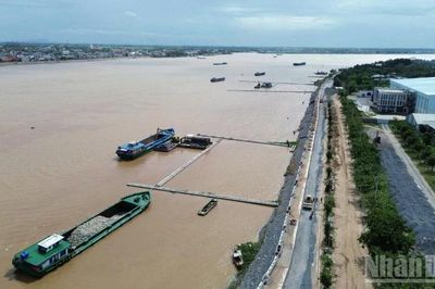 Đồng Tháp: Tăng tốc thi công kè chống xói lở bờ sông Tiền