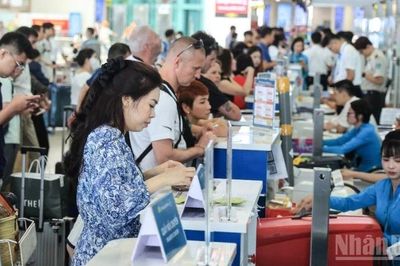 Không được đóng cửa ra tàu bay sớm: Bảo đảm quyền lợi hành khách