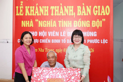 Nghĩa tình đồng đội nơi phố biển