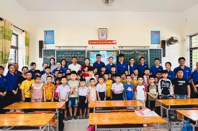 Gieo mầm tri thức từ những lớp học phụ đạo hè miễn phí