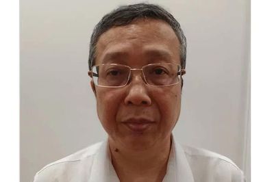 Khởi tố, bắt tạm giam Thứ trưởng Bộ NN-MT Hoàng Trung về tội 'Nhận hối lộ'