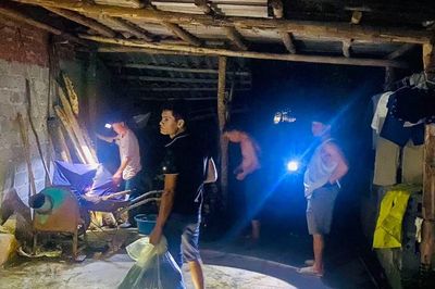 Lào Cai: Di dời 16 hộ dân trong đêm khỏi khu vực có nguy cơ sạt lở
