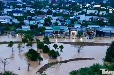 Mưa lũ gây ngập hàng trăm héc-ta cây trồng ở Lâm Đồng, nhiều nhà dân bị sạt lở nghiêm trọng