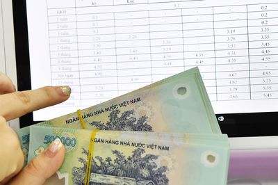 Gửi tiết kiệm cố định hay linh hoạt: Chọn sai có thể mất hết tiền lãi