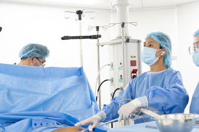 Sau cơn đau bụng dữ dội, người đàn ông buộc phải cắt mật